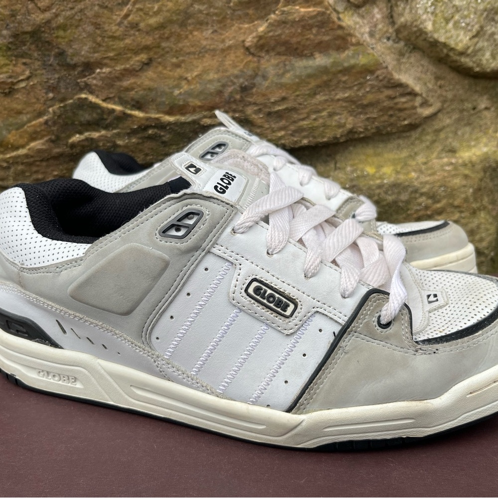 Vintage Y2K Globe Fusion White & Gray Skate Shoes Men’s 13 Skateboarding